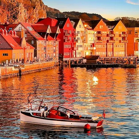 Apartment Seafront Apt. With Elevator And French Balcony