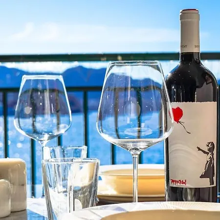 Seafront Apt. With Elevator And French Balcony Apartament