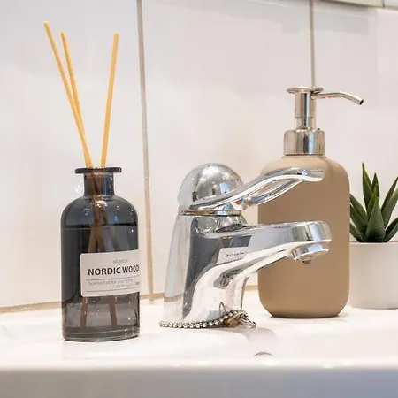 Apartament Seafront Apt. With Elevator And French Balcony